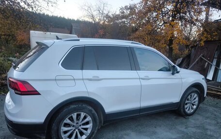 Volkswagen Tiguan II, 2021 год, 2 200 000 рублей, 3 фотография