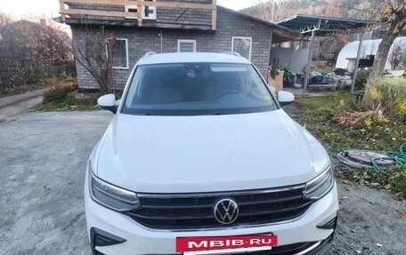 Volkswagen Tiguan II, 2021 год, 2 200 000 рублей, 2 фотография