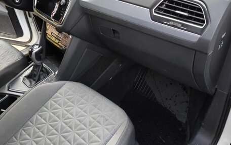 Volkswagen Tiguan II, 2021 год, 2 200 000 рублей, 8 фотография