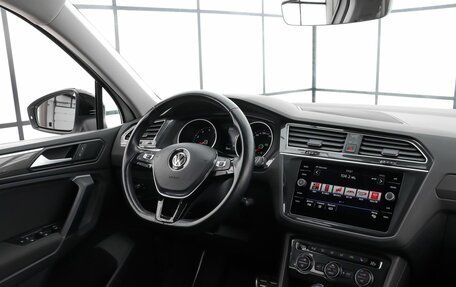 Volkswagen Tiguan II, 2019 год, 2 800 000 рублей, 7 фотография