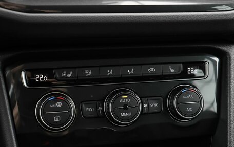 Volkswagen Tiguan II, 2019 год, 2 800 000 рублей, 15 фотография
