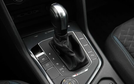 Volkswagen Tiguan II, 2019 год, 2 800 000 рублей, 16 фотография