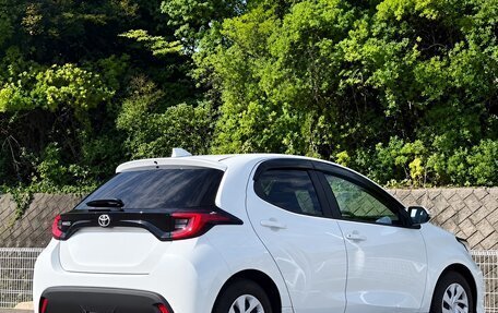 Toyota Yaris, 2022 год, 1 150 000 рублей, 4 фотография