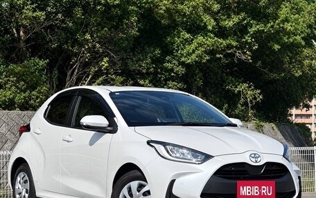 Toyota Yaris, 2022 год, 1 150 000 рублей, 3 фотография