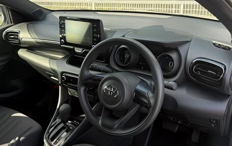 Toyota Yaris, 2022 год, 1 150 000 рублей, 7 фотография