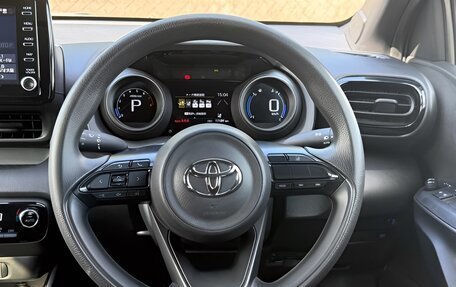 Toyota Yaris, 2022 год, 1 150 000 рублей, 10 фотография