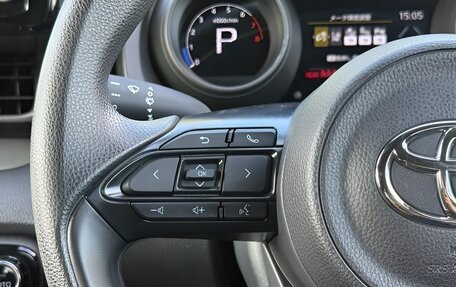 Toyota Yaris, 2022 год, 1 150 000 рублей, 13 фотография