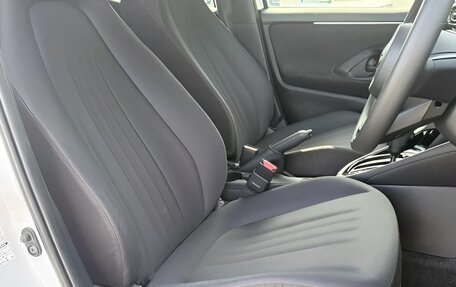 Toyota Yaris, 2022 год, 1 150 000 рублей, 16 фотография