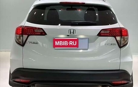 Honda Vezel, 2022 год, 1 340 000 рублей, 6 фотография