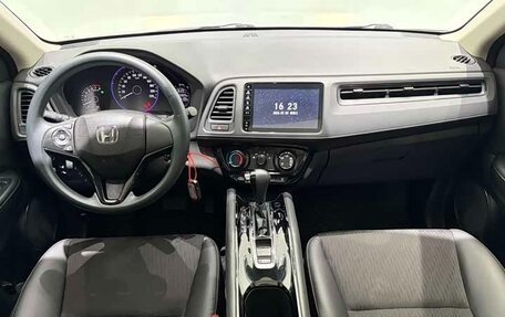 Honda Vezel, 2022 год, 1 340 000 рублей, 8 фотография