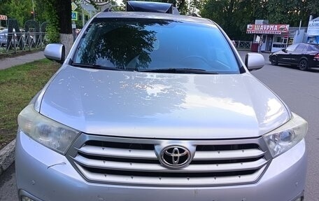 Toyota Highlander III, 2012 год, 1 670 000 рублей, 2 фотография