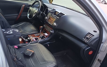 Toyota Highlander III, 2012 год, 1 670 000 рублей, 8 фотография