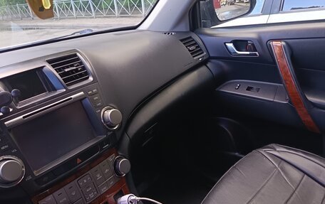 Toyota Highlander III, 2012 год, 1 670 000 рублей, 12 фотография