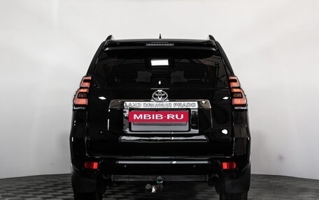 Toyota Land Cruiser Prado 150 рестайлинг, 2021 год, 6 499 000 рублей, 8 фотография