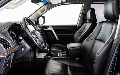 Toyota Land Cruiser Prado 150 рестайлинг, 2021 год, 6 499 000 рублей, 22 фотография