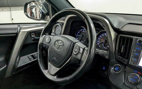 Toyota RAV4, 2018 год, 2 790 000 рублей, 21 фотография