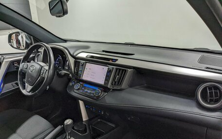 Toyota RAV4, 2018 год, 2 790 000 рублей, 19 фотография
