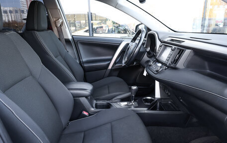 Toyota RAV4, 2017 год, 2 598 000 рублей, 10 фотография
