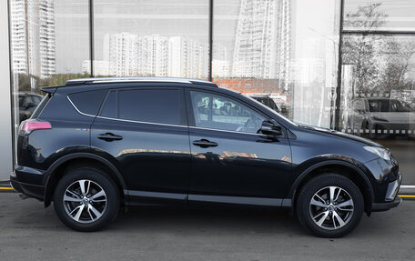 Toyota RAV4, 2017 год, 2 598 000 рублей, 4 фотография