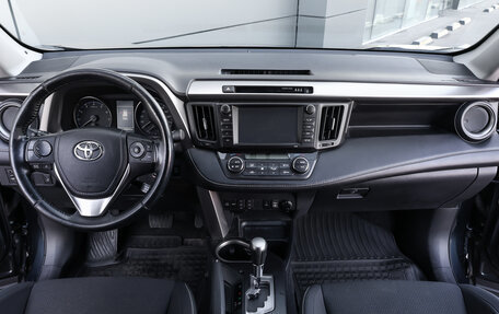 Toyota RAV4, 2017 год, 2 598 000 рублей, 13 фотография