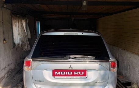 Mitsubishi Outlander III рестайлинг 3, 2013 год, 2 000 000 рублей, 3 фотография