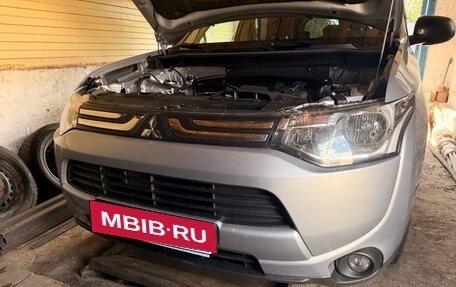 Mitsubishi Outlander III рестайлинг 3, 2013 год, 2 000 000 рублей, 5 фотография