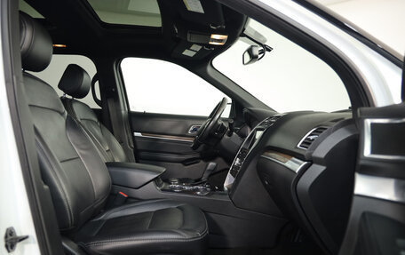 Ford Explorer V рестайлинг, 2017 год, 2 399 777 рублей, 26 фотография