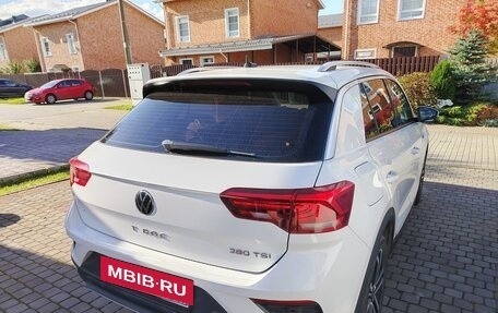 Volkswagen T-Roc I, 2021 год, 2 450 000 рублей, 2 фотография