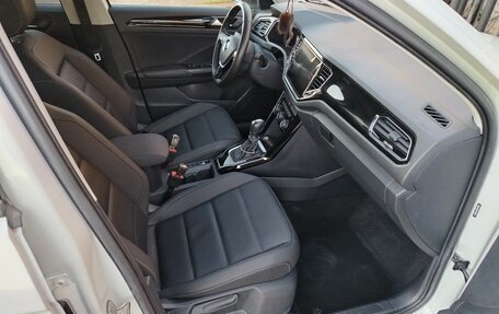 Volkswagen T-Roc I, 2021 год, 2 450 000 рублей, 16 фотография