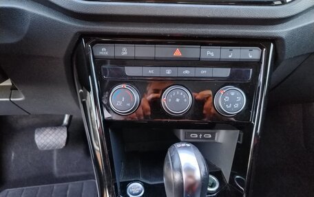 Volkswagen T-Roc I, 2021 год, 2 450 000 рублей, 11 фотография