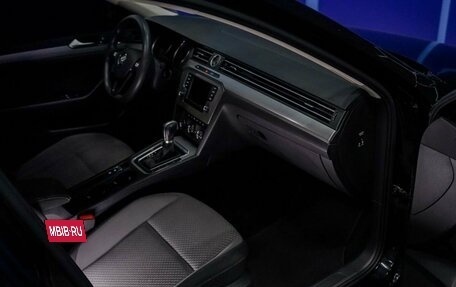 Volkswagen Passat B8 рестайлинг, 2016 год, 1 680 000 рублей, 13 фотография