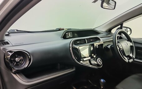 Toyota Aqua I, 2018 год, 1 300 000 рублей, 15 фотография