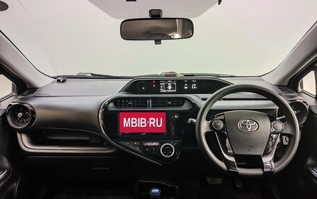Toyota Aqua I, 2018 год, 1 300 000 рублей, 10 фотография