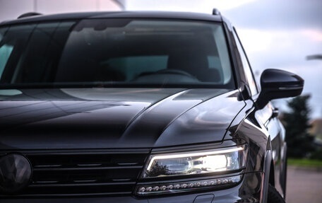 Volkswagen Tiguan II, 2018 год, 2 599 777 рублей, 2 фотография