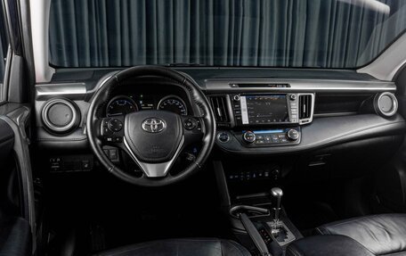 Toyota RAV4, 2018 год, 1 899 000 рублей, 6 фотография