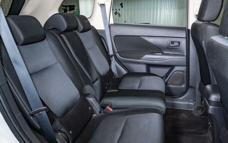 Mitsubishi Outlander III рестайлинг 3, 2016 год, 1 590 000 рублей, 7 фотография