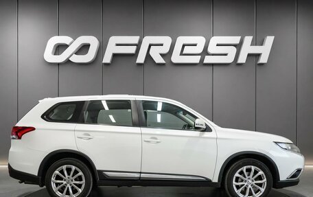 Mitsubishi Outlander III рестайлинг 3, 2016 год, 1 590 000 рублей, 5 фотография