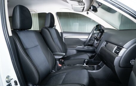 Mitsubishi Outlander III рестайлинг 3, 2016 год, 1 590 000 рублей, 8 фотография