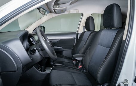 Mitsubishi Outlander III рестайлинг 3, 2016 год, 1 590 000 рублей, 10 фотография