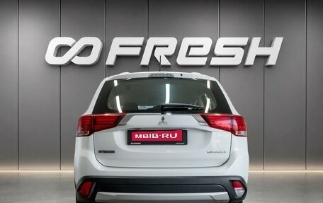 Mitsubishi Outlander III рестайлинг 3, 2016 год, 1 590 000 рублей, 4 фотография