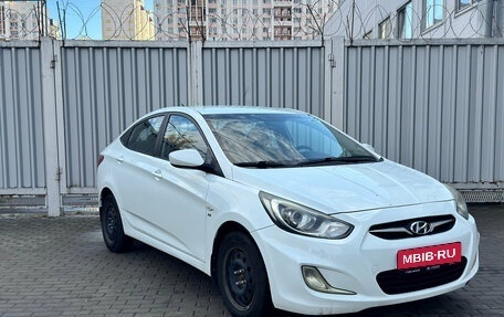 Hyundai Solaris II рестайлинг, 2013 год, 739 000 рублей, 3 фотография