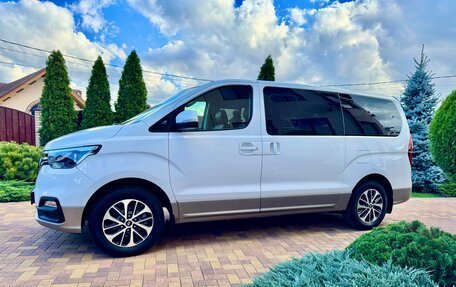 Hyundai Grand Starex Grand Starex I рестайлинг 2, 2019 год, 3 750 000 рублей, 5 фотография