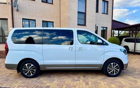 Hyundai Grand Starex Grand Starex I рестайлинг 2, 2019 год, 3 750 000 рублей, 9 фотография