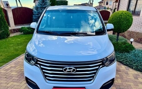 Hyundai Grand Starex Grand Starex I рестайлинг 2, 2019 год, 3 750 000 рублей, 4 фотография