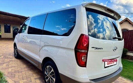 Hyundai Grand Starex Grand Starex I рестайлинг 2, 2019 год, 3 750 000 рублей, 6 фотография