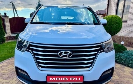 Hyundai Grand Starex Grand Starex I рестайлинг 2, 2019 год, 3 750 000 рублей, 3 фотография