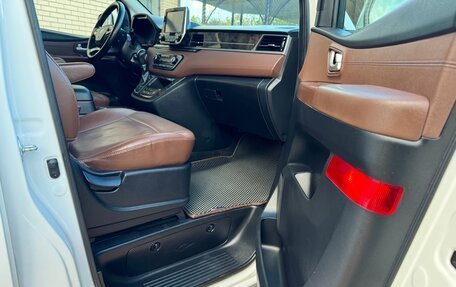 Hyundai Grand Starex Grand Starex I рестайлинг 2, 2019 год, 3 750 000 рублей, 14 фотография