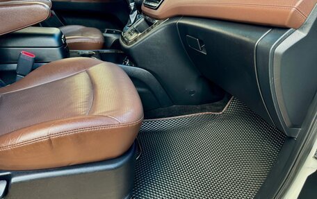 Hyundai Grand Starex Grand Starex I рестайлинг 2, 2019 год, 3 750 000 рублей, 18 фотография