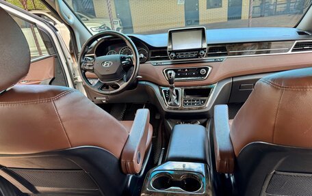 Hyundai Grand Starex Grand Starex I рестайлинг 2, 2019 год, 3 750 000 рублей, 27 фотография