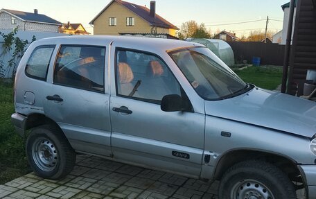 Chevrolet Niva I рестайлинг, 2003 год, 160 000 рублей, 2 фотография